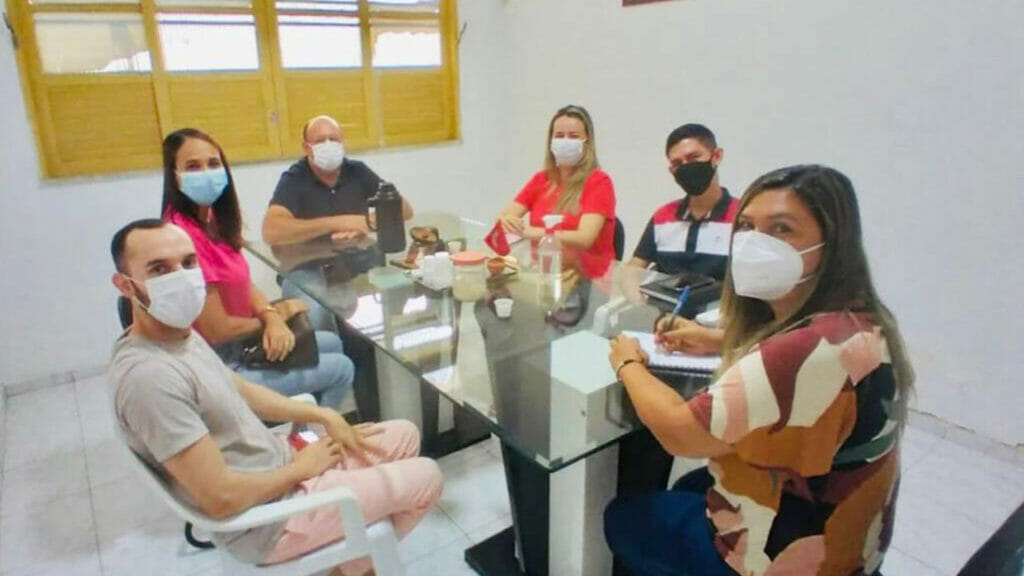 Movimento pela inserção de psicóloga(o) e assistente social na escola ganha apoio do deputado federal João Daniel
